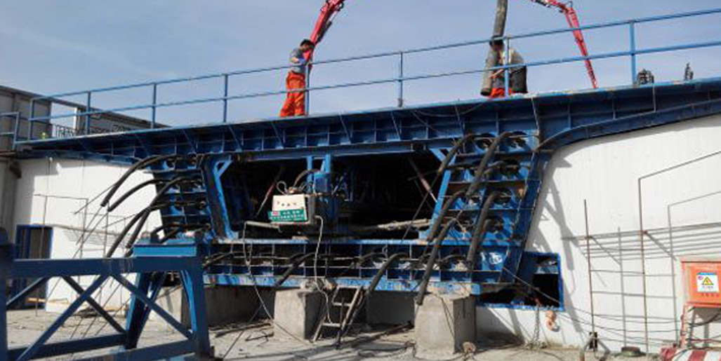 自動(dòng)液壓鐵路預(yù)制箱梁